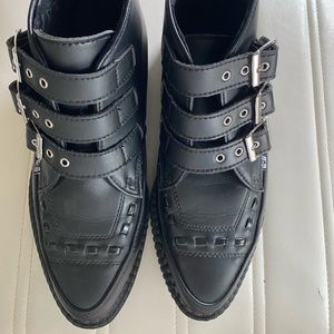 T.U.K. Creeper boot size 6W